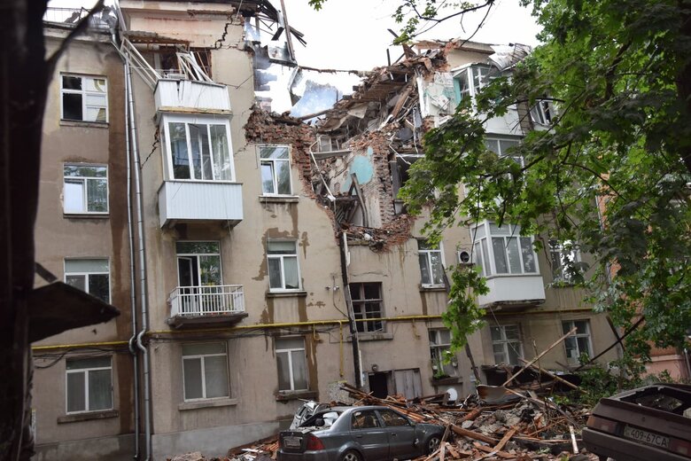 1 людина загинула, 16 поранено внаслідок ворожого удару дронами по Сумах, - ОВА (оновлено) 03