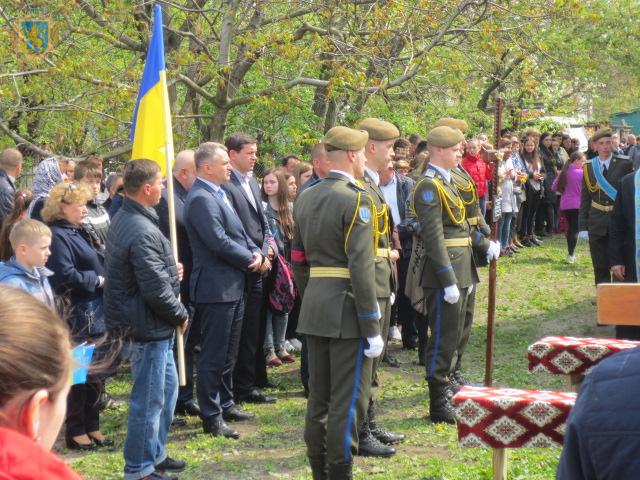 З воїном 24-ї ОМБр Володимиром Куциком, який загинув у зоні ООС, попрощалися на Львівщині 16 З воїном 24-ї ОМБр Володимиром Куциком, який загинув у зоні ООС, попрощалися на Львівщині 16