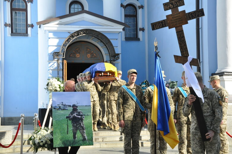 С погибшим в бою с оккупантами воином Максимом Яловцовым (Регбистом) попрощались в Киеве 30
