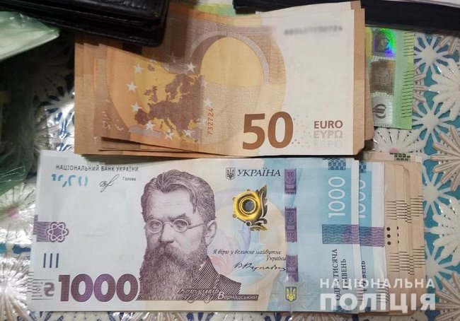 Поліцейські Донеччини викрили групу сутенерів: година сервісу приносила понад 2000 гривень 03