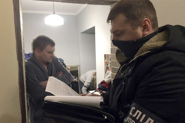 Задержана банда фальшивомонетчиков, занимавшаяся подделкой 500-гривневых купюр, - Нацполиция 02