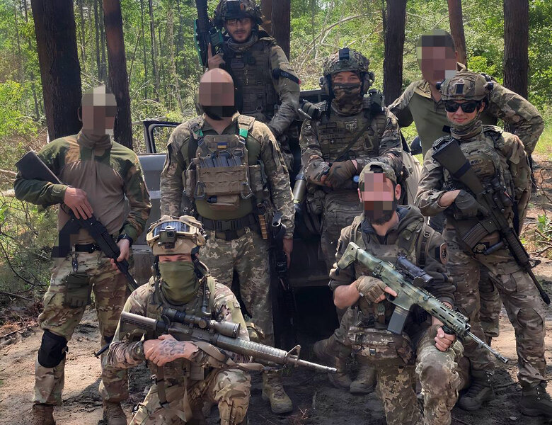 Командир снайперів Влад, позивний Санта: Проміж крапель ходжу поки. Бронік надирявили мені, таке було… 04