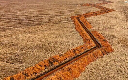 More than 42 km of anti-tank ditches have already been dug in Dnipropetrovsk region, and more than 11,000 concrete pyramids have been installed. PHOTOS