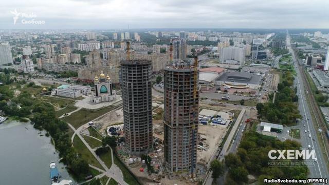 Мэр Киева Кличко летает на чартере со скандальными застройщиками Мыкытасем и Столаром 06