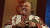 Депардье, получив паспорт из рук Путина, полетел в Мордовию, хвастаться обновкой и выбирать квартиру. ФОТОрепортаж