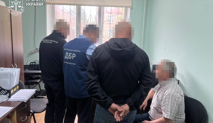 Двох поліцейських підозрюють у приховуванні обставин смертельної ДТП із 17-річним велосипедистом на Хмельниччині. ФОТО