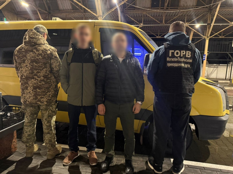 At the border with Moldova, a man hid under children's clothes to leave Ukraine