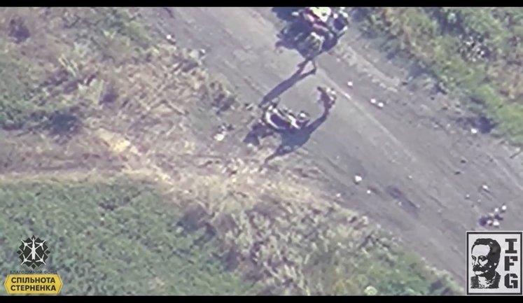 Окупант тікав на мотоциклі від українського дрона, але не встиг - бойова робота "Ivan Franko Group". ВIДЕО