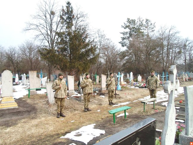 Загиблого на Донбасі воїна Сергія Данілейченка провели в останню путь у Черкаській області 08