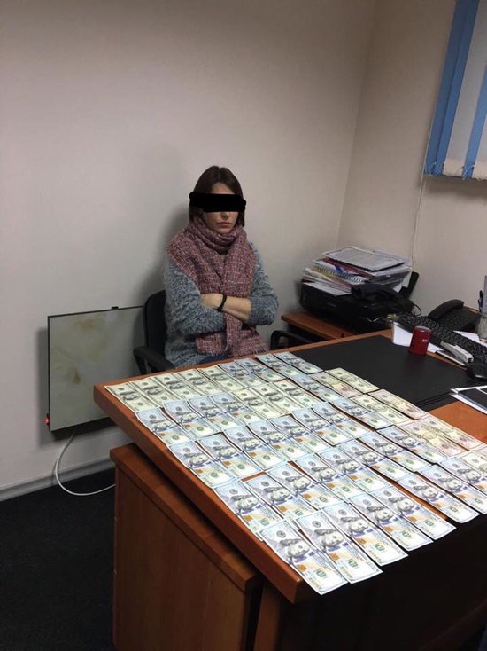 Керівника ДАБІ Херсонської області спіймали на хабарі в $4,5 тис 01