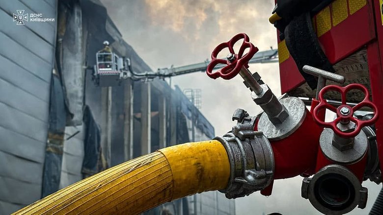 Удар по Київщині 5 серпня: ДСНС ліквідує наслідки