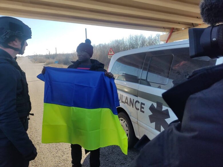 Another exchange of prisoners: 64 Ukrainian soldiers returned home 02