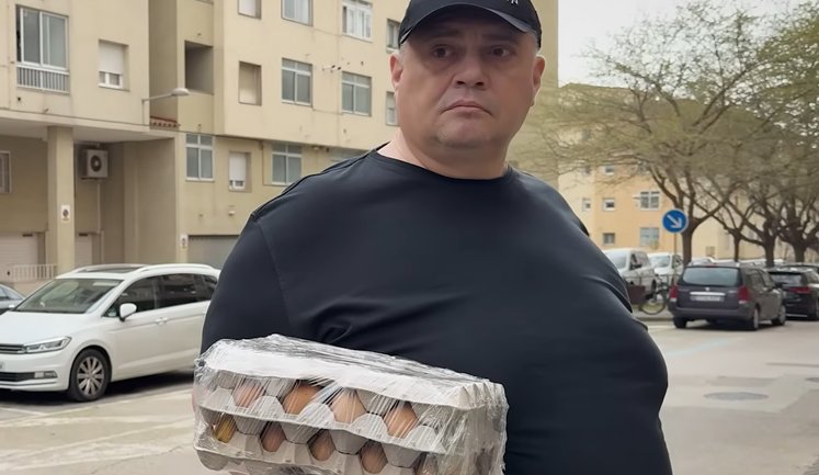 "Слуга народу" Корявченков їздив у відпустку в Іспанію, де його дружина придбала квартиру, - ЗМІ. ВIДЕО