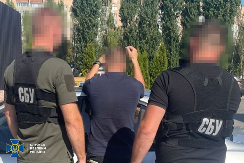 Ликвидированы новые схемы уклонистов: среди задержанных - двое руководителей военкомата и руководительница ВЛК, - СБУ 02