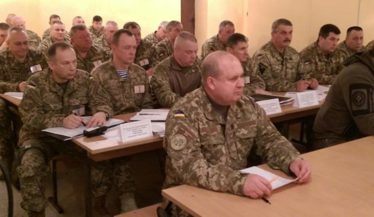 Командувач сухопутних військ генерал Попко без попередження приїхав на передній край під Світлодарськом і вручив нагороди бійцям, - Мисягін