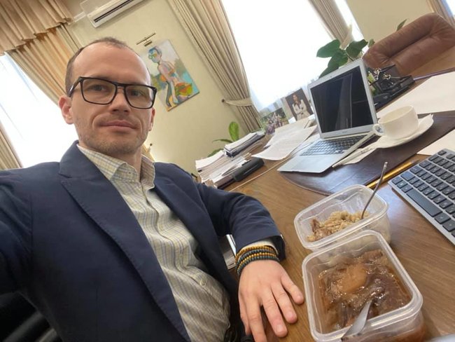 Малюська попробовал еду из Лукьяновского СИЗО: Каша с мясом замечательные, борщ - не очень 01