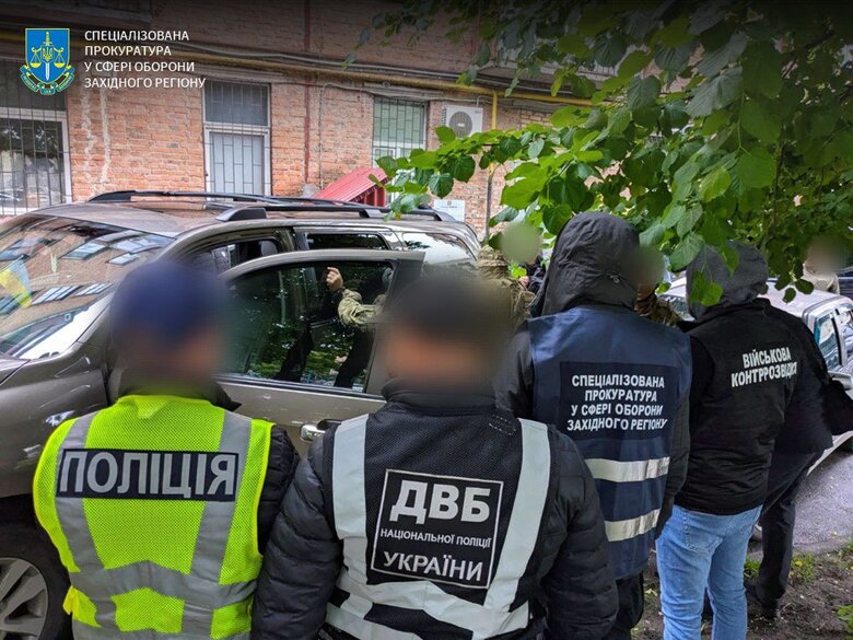 В Хмельницком сообщено о подозрении пособникам уклонистов