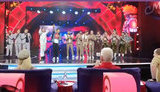 Зеленський почав концерт "Ліги сміху", а потім поцілував нового ведучого Кошового. ВІДЕО+ФОТО