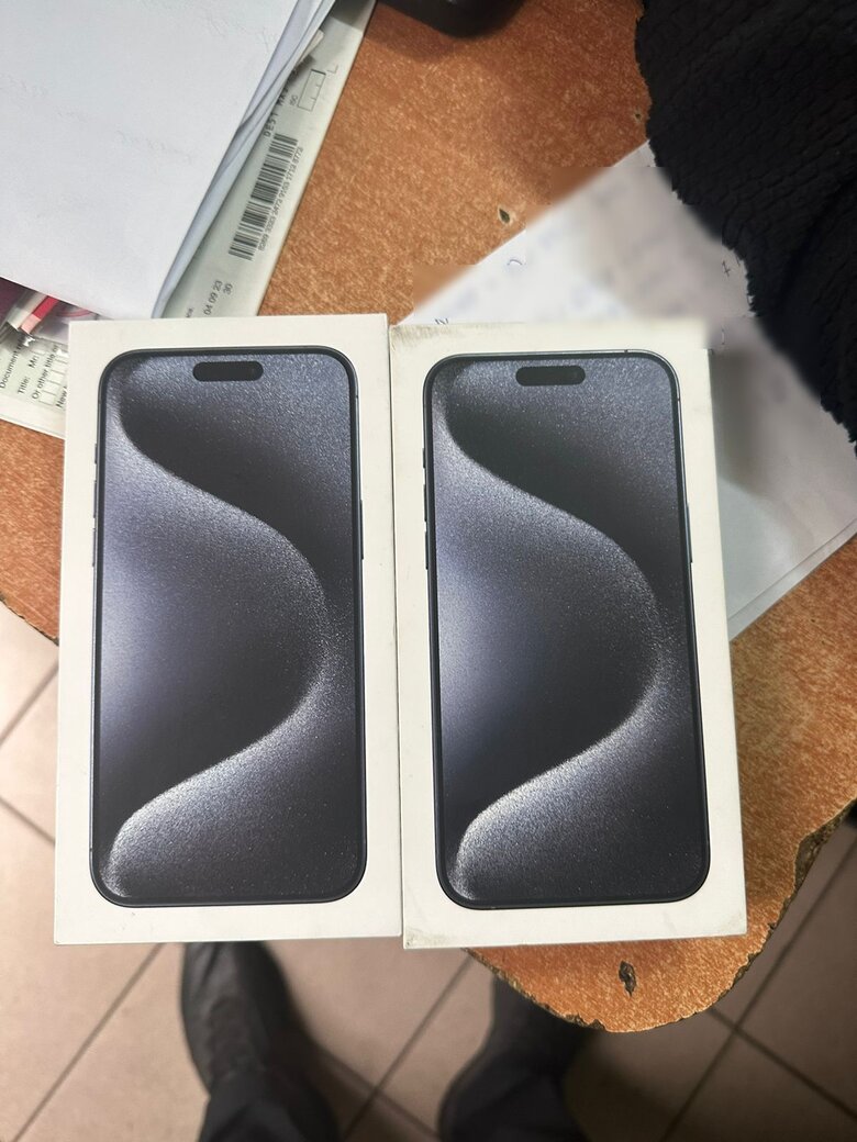 Перші IPhone 15 уже в Україні: Прикордонники затримали на кордоні чотири партії нелегальних нових смартфонів 02