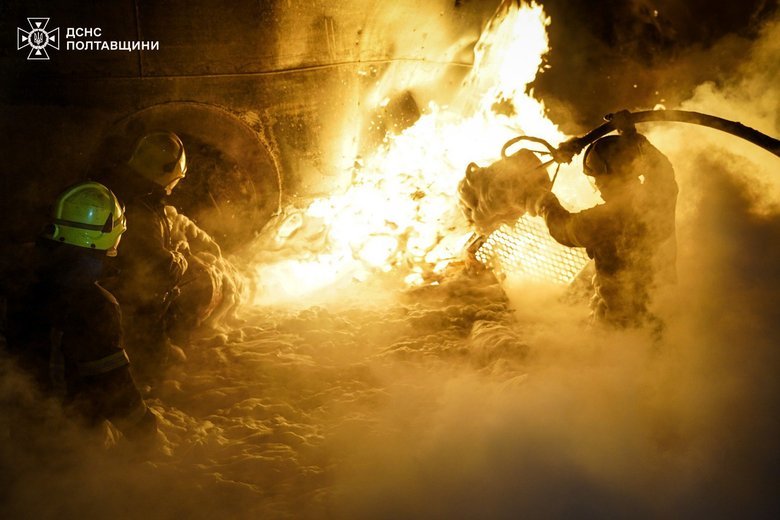 Россияне нанесли удар по промышленному объекту в Полтавской области: возникли пожары