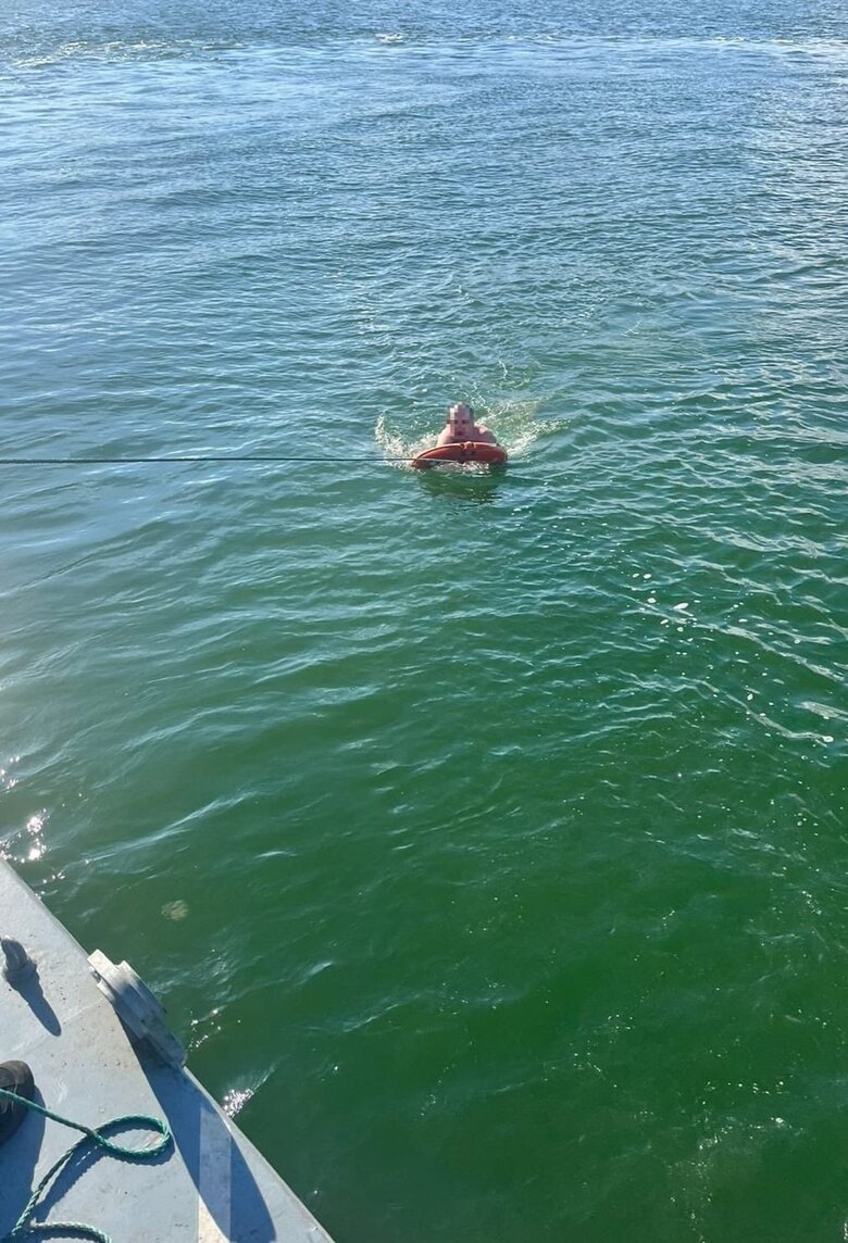 ВМС врятували чоловіка, якого винесло у відкрите море