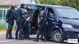 В камере на 6 сидит 50 человек. Мужчин раздевают догола и избивают, законы в стране не действуют, - очевидцы о ситуации в минских СИЗО