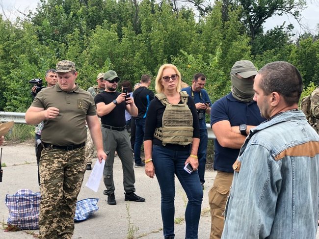 64 convicts transferred from occupied Donbas to government-controlled Ukraine 04