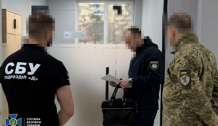 "Бронь" від мобілізації через фейкові повістки ТЦК: затримано керівника ГО та його спільників на Закарпатті. ФОТО