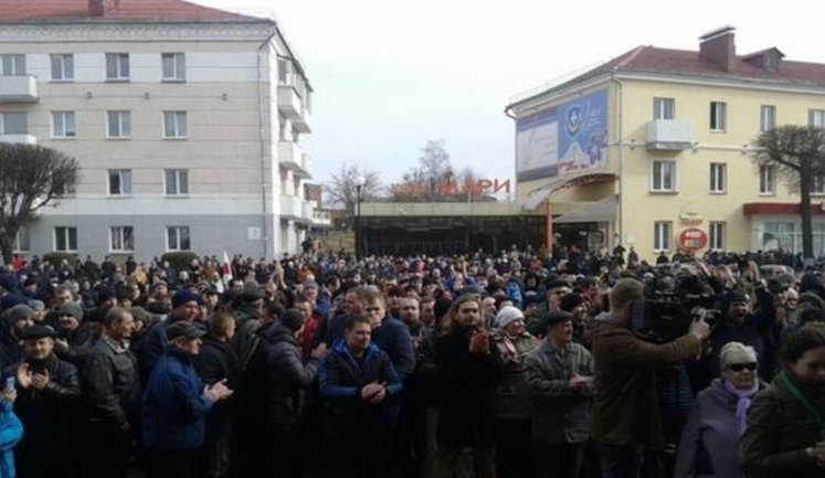 "Лукашенко в отставку!": в нескольких городах Беларуси снова прошли "марши нетунеядцев". ФОТО