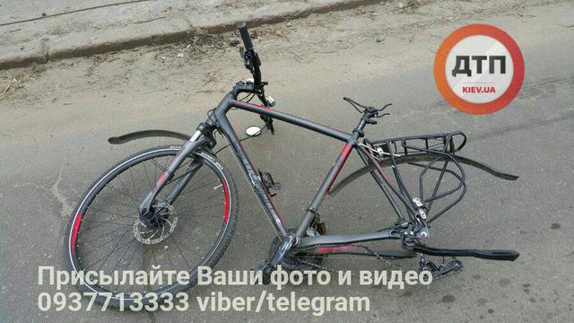 Водитель легковушки сбил велосипедистку в столице 04