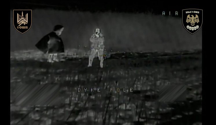 "Оккупанты доставляют топливо для генератора и БК": дроны 1-го полка ликвидировали 2 оккупантов в поле. ВИДЕО