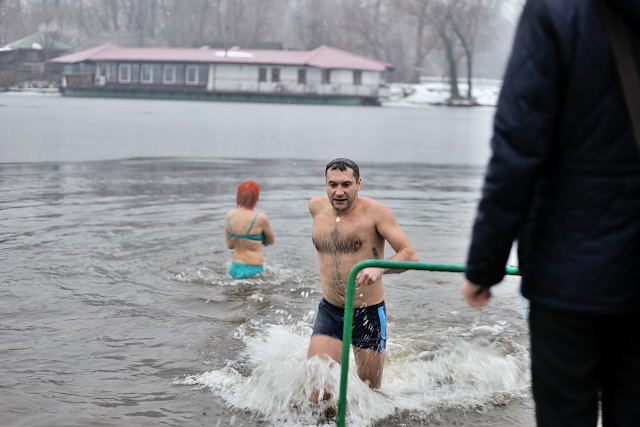 крещение в купание проруби