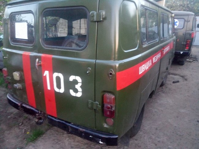 Волонтери Мега-Поліграф просять українців допомогти з ремонтом двох автомобілів швидкої допомоги для українських воїнів на Донбасі 02