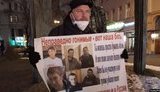 В Москве активисты одиночными пикетами напомнили о крымских татарах и украинцах в российских тюрьмах. ФОТО