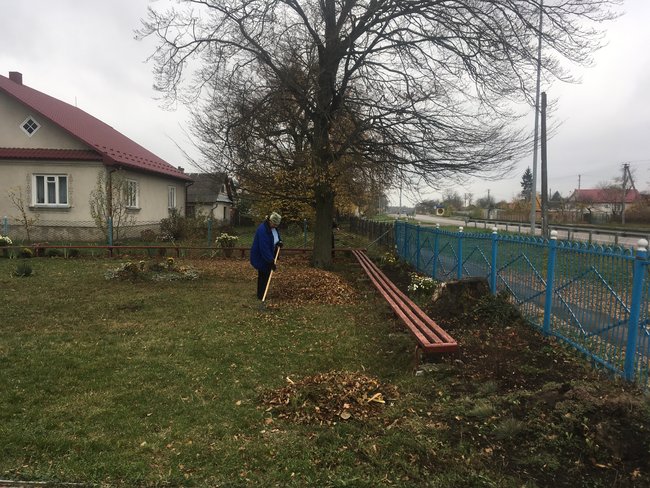Храм розбрату: Віряни села на Рівненщині моляться в гаражі, доки триває війна церков 16