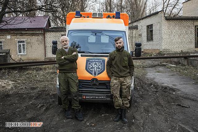 29 січня, коли наші взяли позицію Алмаз, там відбувалося пекло на землі, яке почалося з убитих, і я їх витягав, - історії медиків, які працюють на передовій 05