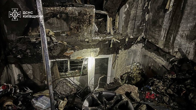 Зруйновано два поверхи: ДСНС показала наслідки нічного удару по Броварах