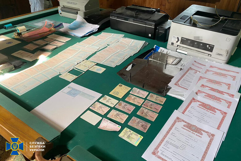 В Україні масово виготовляли підробні паспорти для легалізації громадян Росії, – СБУ 01