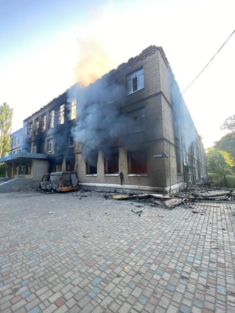 Россияне обстреляли из РСЗО Град школу в Авдеевке, - глава ОВА Кириленко 03
