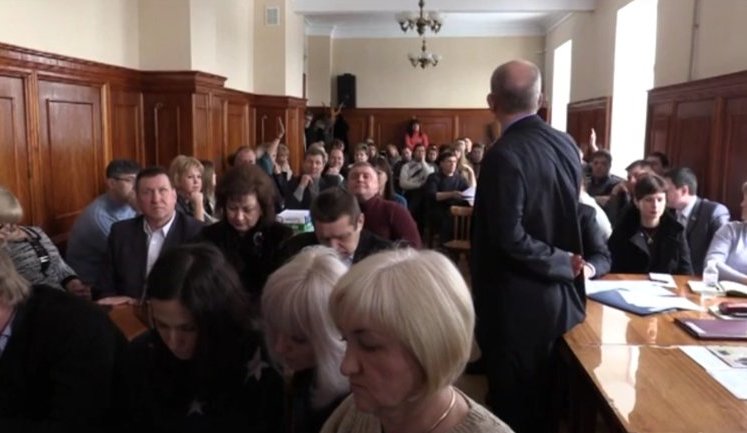 "Оппоблок" в Северодонецке пытается назначить сразу семь своих представителей заместителями мэра без его согласия, - Тука. ВИДЕО