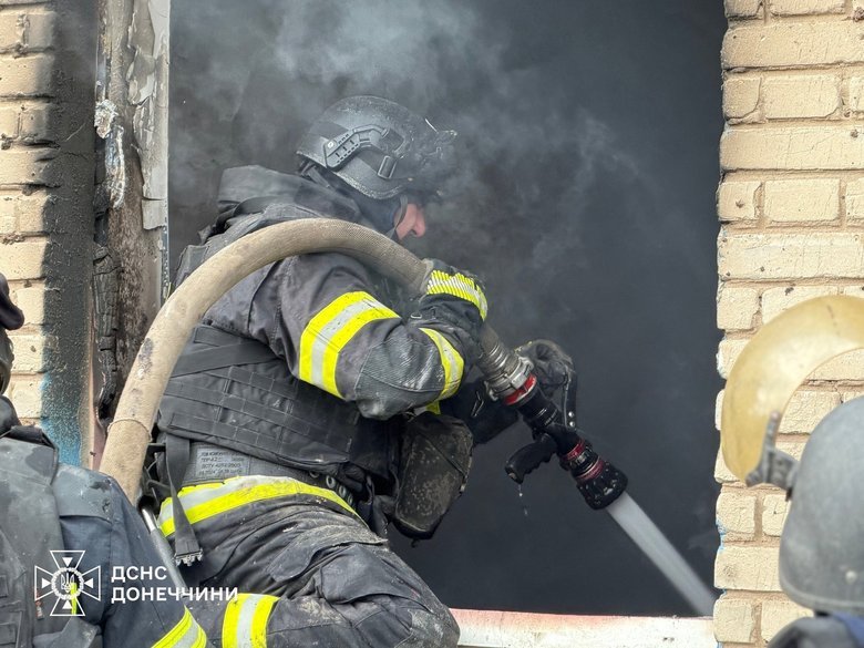 Удар БПЛА по Краматорску: ранены двое горожан, разрушения в центре