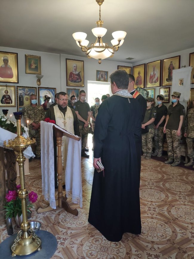 С трагически погибшей при исполнении служебных обязанностей военнослужащей 128-й ОГШБр Кариной Шемчук простились в зоне ООС 09 С трагически погибшей при исполнении служебных обязанностей военнослужащей 128-й ОГШБр Кариной Шемчук простились в зоне ООС 09