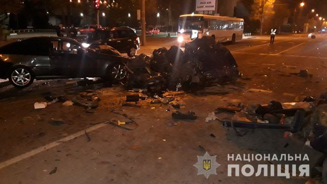Пьяный водитель Mercedes устроил тройное ДТП в Днепре: два человека погибли, - полиция 01