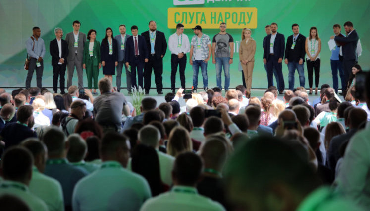 Кандидати від "Слуги народу" перемагають на 12-ти мажоритарних округах у Києві, один округ під питанням, - екзитпол
