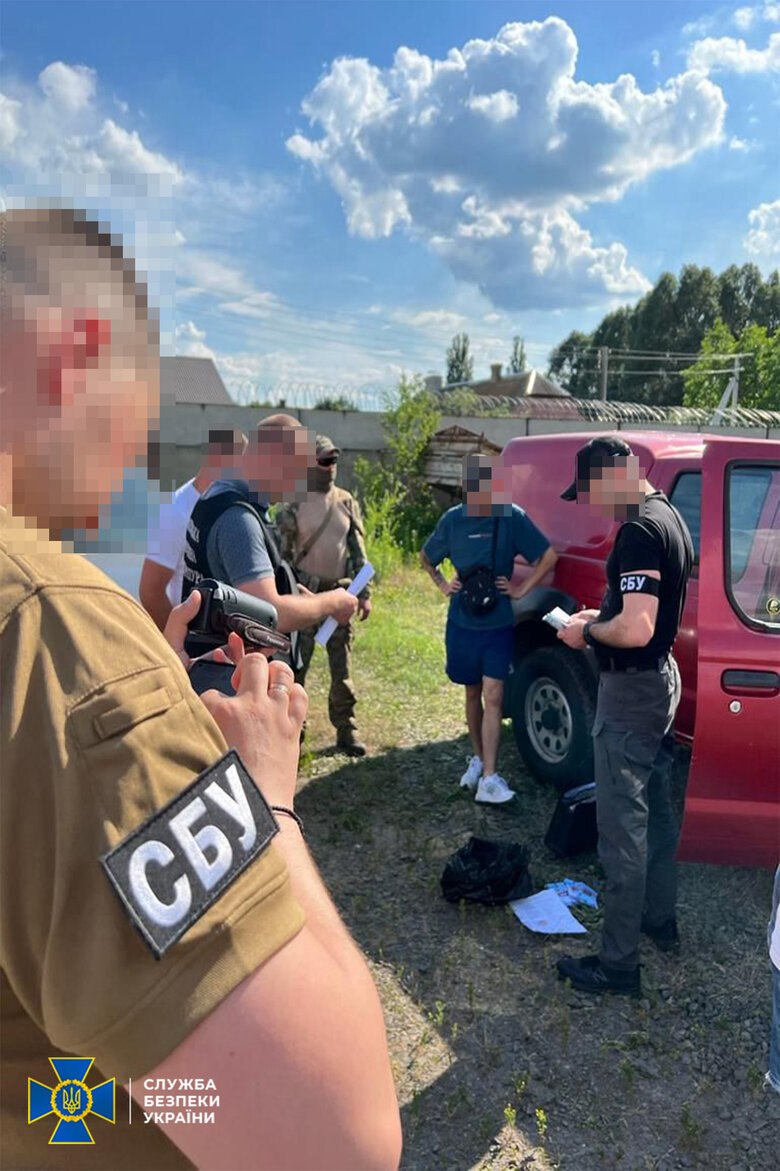 СБУ заблокировала схемы продажи гуманитарных автомобилей на Волыни 01