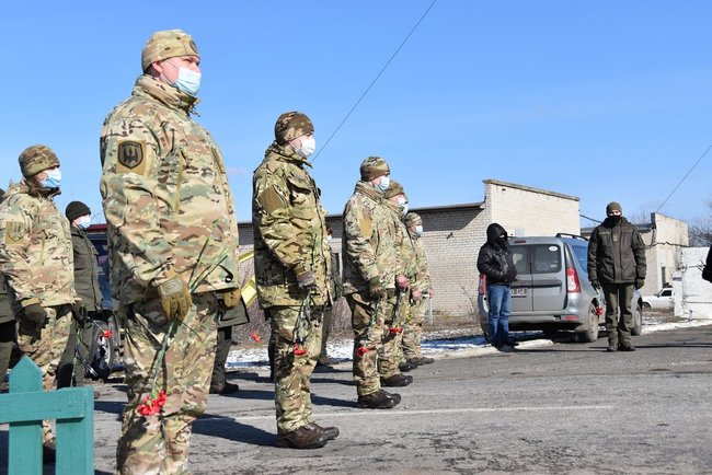 На горі Карачун вшанували память українських добровольців 06