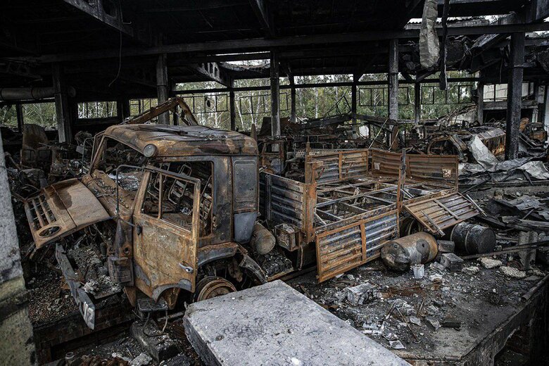 Russian occupiers’ base in Balaklia was destroyed by HIMARS 04