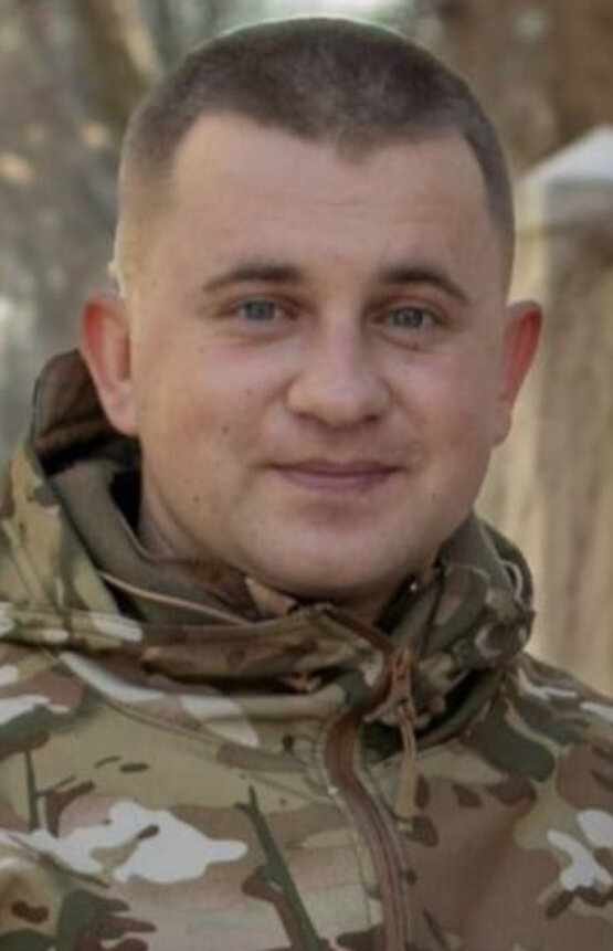 На Хмельниччині попрощаються із військовим Михайлом Братасюком, який загинув у Полтаві внаслідок ракетного удару РФ