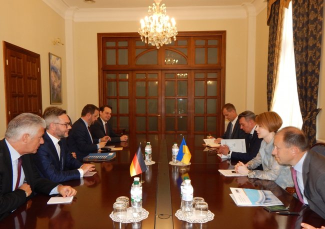 ФРН продовжуватиме підтримку України на європейському шляху, - Рот 03