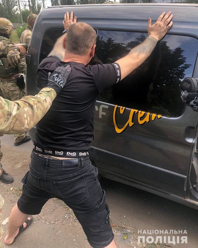 Поліцейські Донеччини викрили групу сутенерів: година сервісу приносила понад 2000 гривень 02